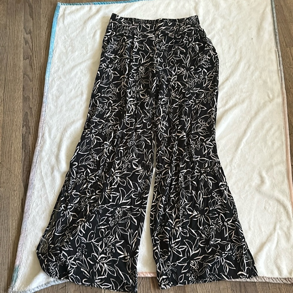 Black/White Floral Print Pants Size XL- Kirious Los Angeles
